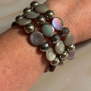🌻3/$15🌻 Silver Tone Shades of Gray Triple Layered Stretch Bracelet
